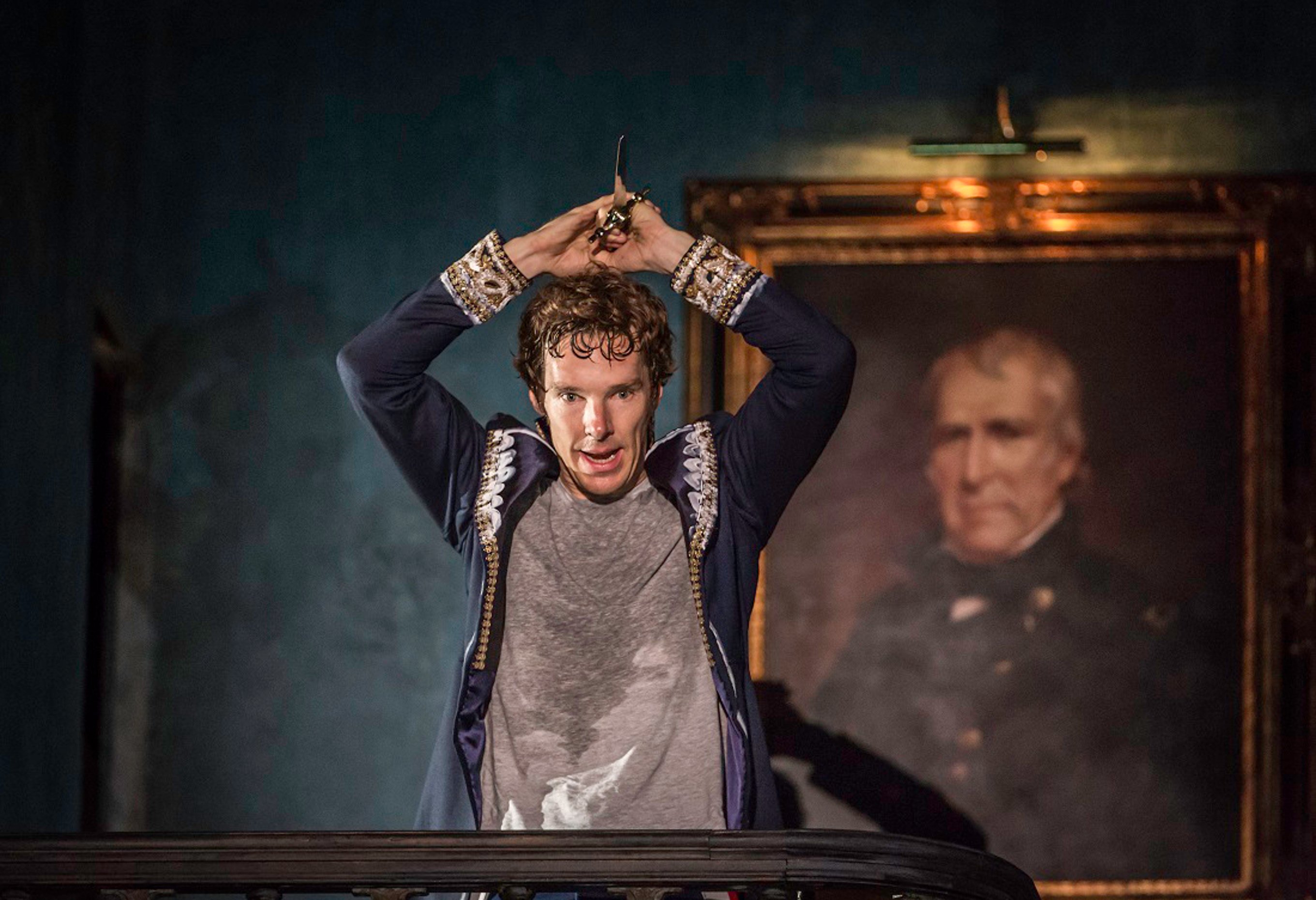 Ntl 2019 Hamlet 9 Benedict Cumberbatch Hamlet At The Barbican Theatre Photo Credit Johan Persson (1)